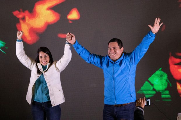 Лусиа Гонзалес и Данијел Нобоа у другом кругу председничких избора у Еквадору