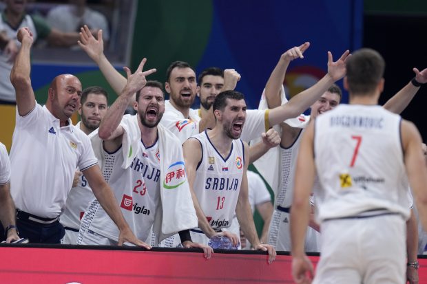 Кошаркаши Србије фантастичном игром победили Канаду и пласирали се у финале СП
