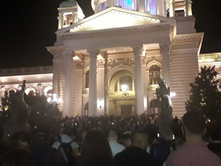 За вечерас сазван највећи протест до сад: СРБИЈА НЕ СЕДИ!