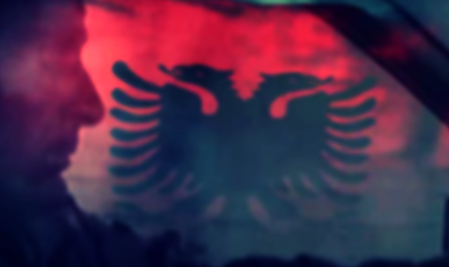 Нова провокација певачице: Окачила заставу „велике Албаније” и „започела рат” са Србима