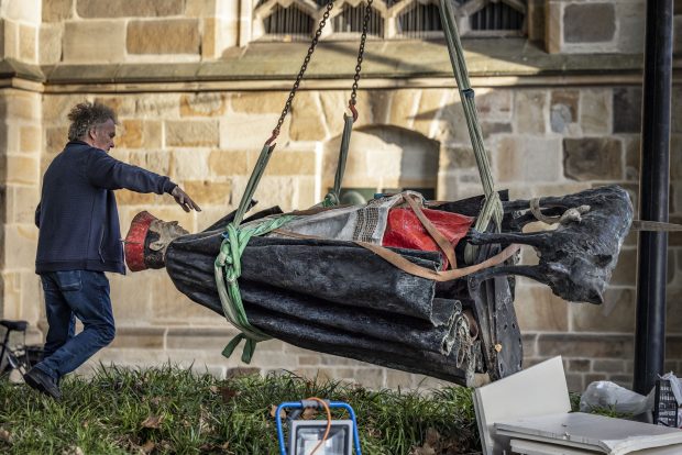 Кип кардинала оптуженог за злостављање уклоњена испред катедрале у Немачкој (ФОТО)