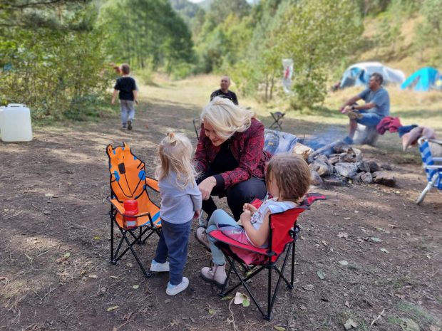 Министарка Кисић посетила камп у природи за породице