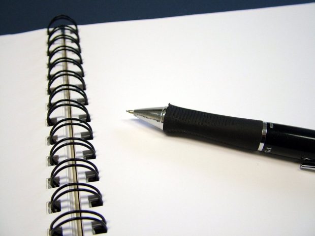 Да ли постоји универзално правилно држање оловке или свако дете развија свој јединствени стил? Треба ли их исправљати?