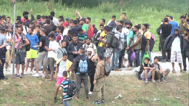 Мигрантска криза не јењава, протест мештана у Крајини (Видео)