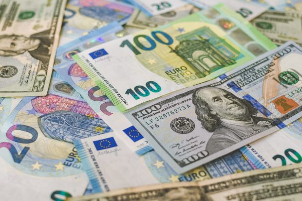 Евро данас најјачи у односу на долар за последњих седам недеља
