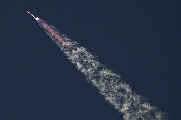 После само десет минута Масков „СпејсИкс” изгубио контакт са највећом и најмоћнијом ракетом