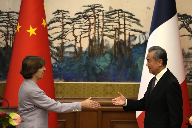 Ванг: Кина одржава пријатељске односе са свим земљама, укључујући Француску