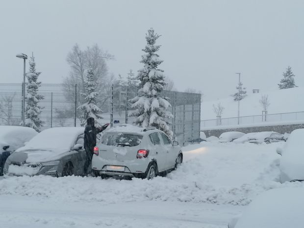 Снег на путевима на подручју Ивањице, Новог Пазара и Зајечара