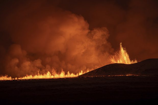 Лава заобилази једини велики град у околини вулкана после ерупције на Исланду
