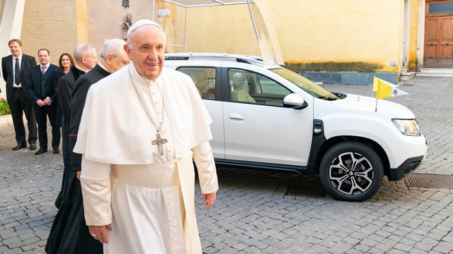 01.12.2019 ::: Papa još jednom pokazao, da ima dobar ukus - voziće se u automobilu Dacia Duster