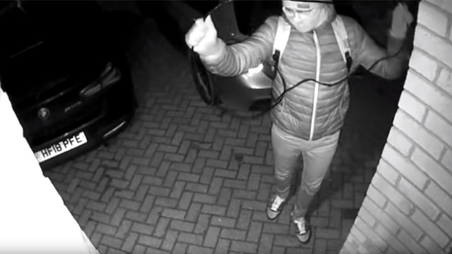 03.03.2019 ::: Pogledajte kako su lopovi ukrali BMW za 20 sekundi! (VIDEO)