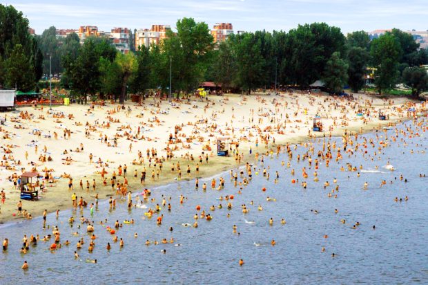 Купалишна сезона на Штранду почиње 1. маја, „Зеленило” ангажовало спасиоце и лекаре
