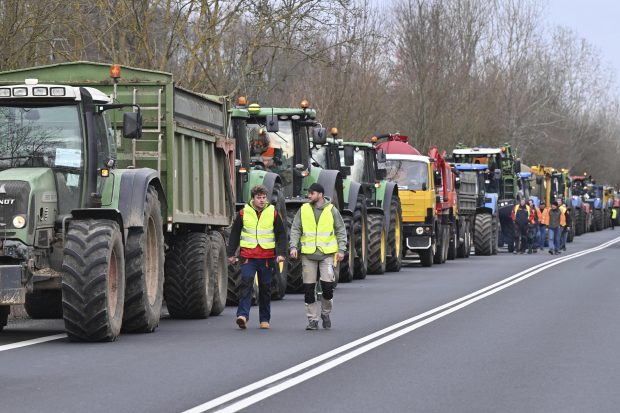 Пољопривредници из 10 европских земаља протестују дуж чешких граница