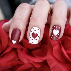 10 ideja za nokte za Dan zaljubljenih koje se lako uklapaju u svaku priliku i stil