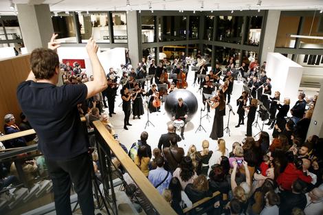 1000 ljudi ostalo ispred muzeja: Filharmonijski Bolero za kraj otvaranja MSU