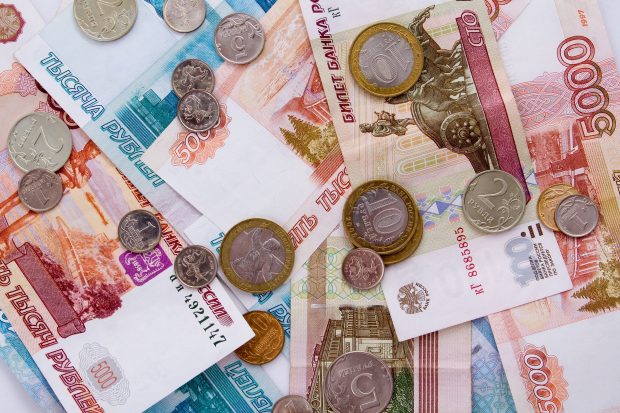 Руска валута у паду, евро се продаје за 102 рубље