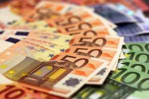 Средњи курс динара за евро 117,1305 динара