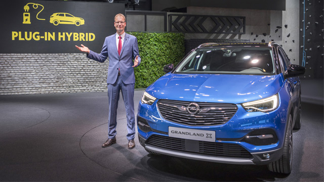 12.09.2017 ::: CEO Lohscheller na IAA najavio prvi Opelov plug-in hibrid