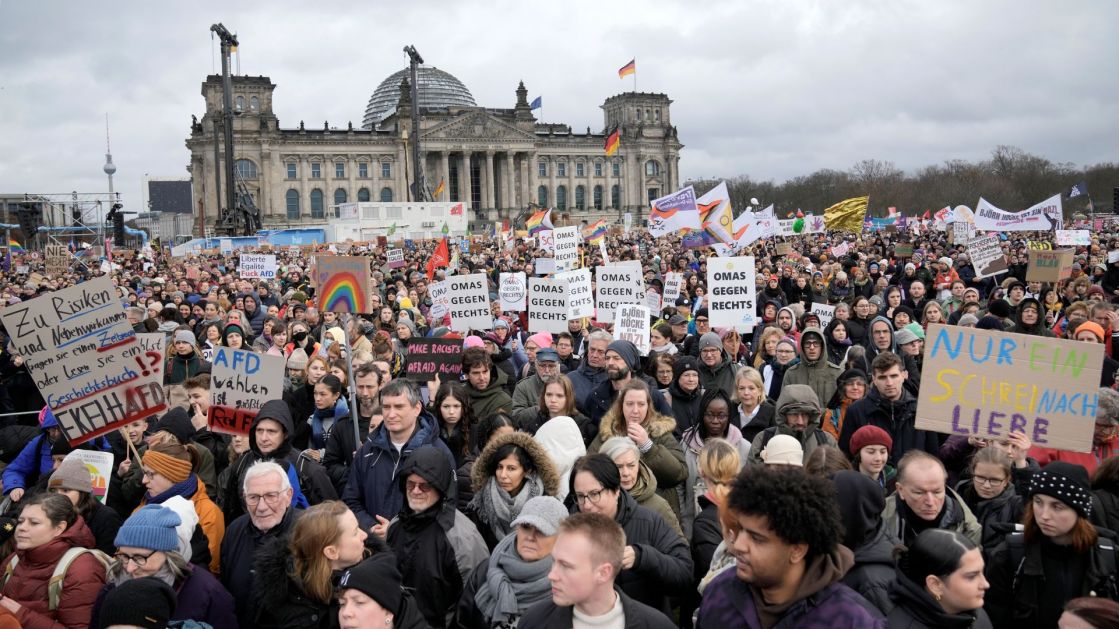 Немци протестују против крајње деснице, у Берлину изашло више од 150.000 људи