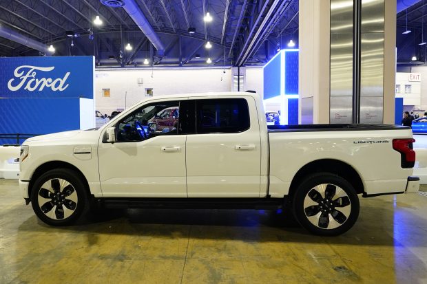 Форд ће преполовити планирану производњу електричних камиона Ф-150 Лајтнинг