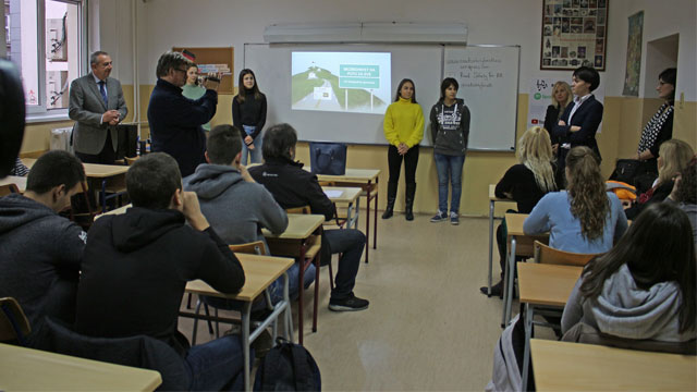 16.12.2019 ::: Učenici XIV beogradske gimnazije su finalisti medjunarodnog Renault takmičenja „Tvoja ideja, tvoja inicijativa“ 2018/2019