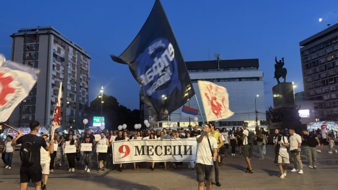 16 balona za 16 izgubljenih života: Tihi protest u Nišu u znak sećanja na nastradale u Novom Sadu