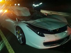 17.08.2016 ::: Ferrari 458 Italia udario u kravu - pogledajte auto (FOTO)