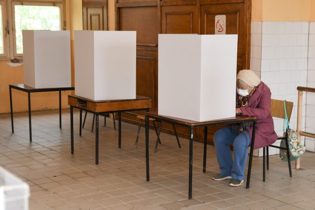 ЦеМИ: До 17 сати у Црној Гори на изборе изашло 42,2 одсто бирача
