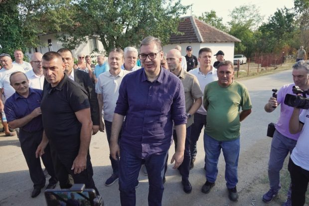 Вучић након Новог Момчилова, стигао у Коњарник где је у пожарима страдало 19 кућа