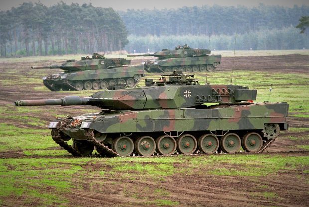 Немачка ће купити тенкове Леопард 2 и самоходне хаубице како би попунила залихе