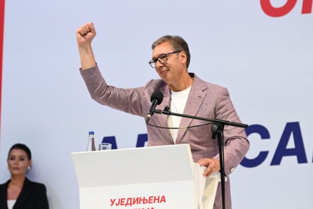 Вучић: Имаћемо скупове у око 200 места сутра увече, није само Београд Србија