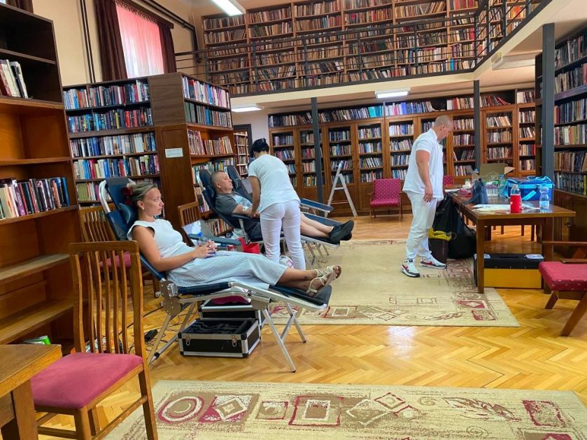 У АПАТИНУ ПРИКУПЉЕНА 21 ЈЕДИНИЦА КРВИ