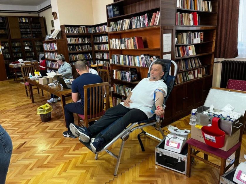 АПАТИНЦИ ПОКАЗАЛИ ЈОШ ЈЕДНОМ ХУМАНОСТ-ПРИКУПЉЕНО 23 ЈЕДИНИЦЕ КРВИ