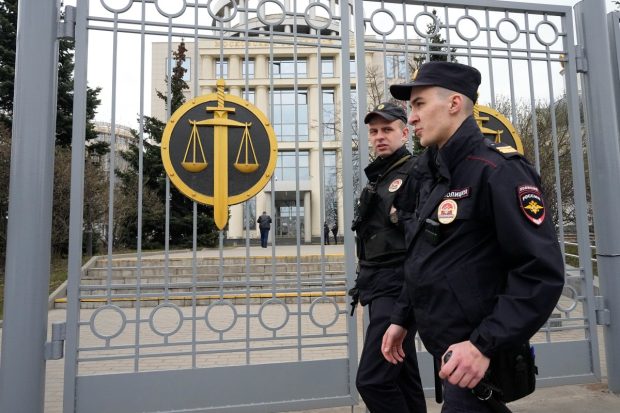 Московски суд осудио опозиционара Кара-Мурзу на 25 година затвора због издаје