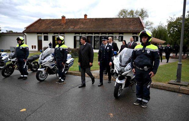 Гашић уручио 25 мотоцикала службеницима саобраћајне полиције у центру Макиш