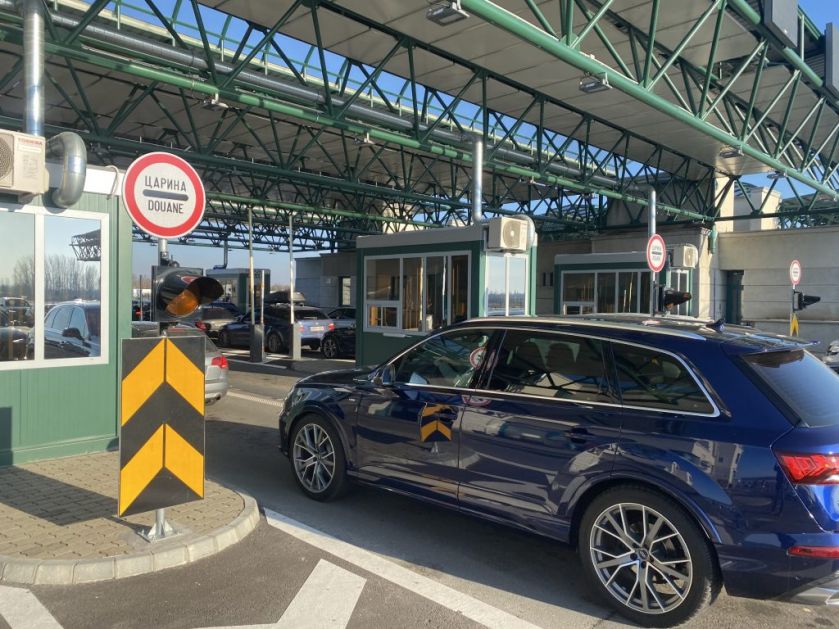 На прелазу Батровци чекања на улазу у земљу дужа од једног сата, на излазу 30 минута
