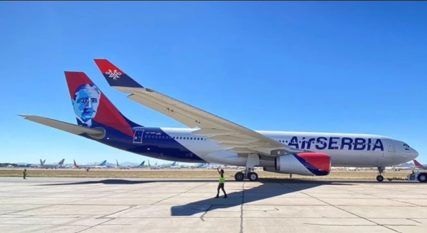 Након 30 година први авион из Србије слетео у Чикаго: Погледајте са каквим узбуђењем су га дочекали (ВИДЕО)