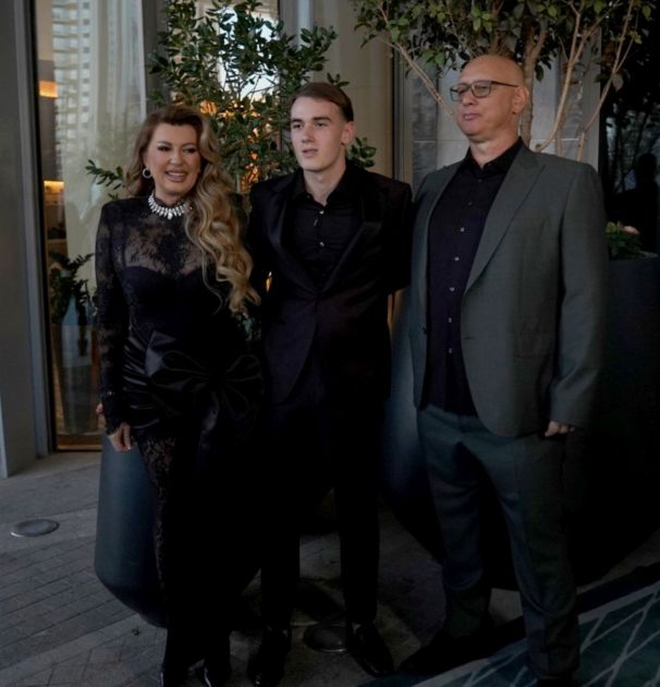 300 zvanica u hotelu sa 5 zvezdica i jedna želja slavljenika: Viki Miljković i Taške sinu slave punoletstvo