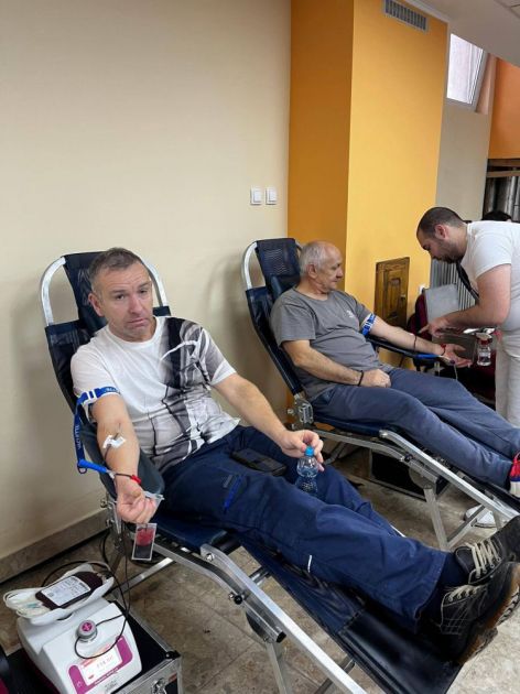 АПАТИНЦИ ПРИКУПИЛИ 32 ЈЕДИНИЦЕ КРВИ