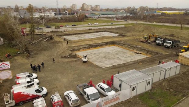 Положен камен темељац за нову основну школу на Jуговићеву – простираће се на 4.000 квадрата, уписаваће 600 ђака, а ево када ће бити комплетно за