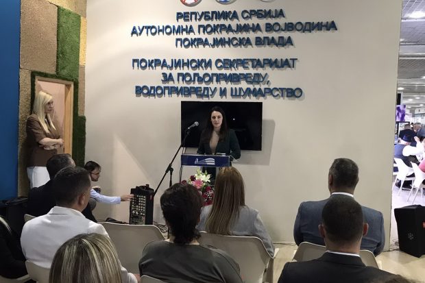 За уређење атарских путева и отресишта у АП Војводини 440 милиона динара