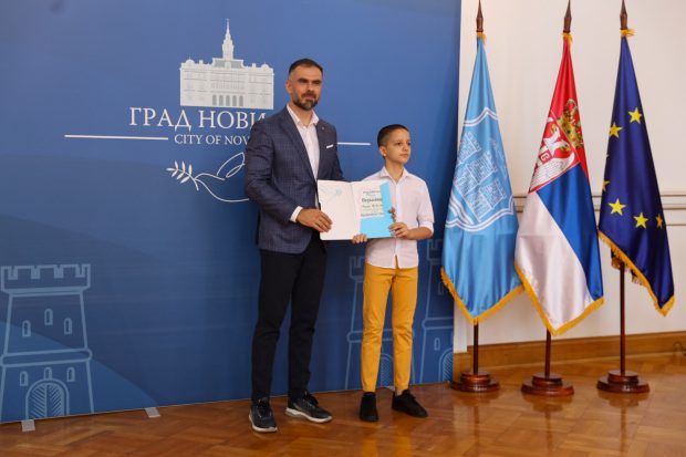 Градоначелник Новог Сада уручио је 444 Видовсанске награде најбољим новосадским ученицима