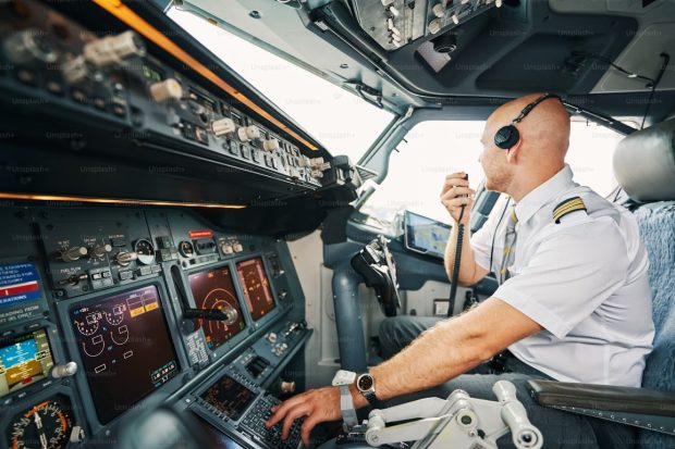 Пилот радио 50 година – а пензија му се обрачунава за 45