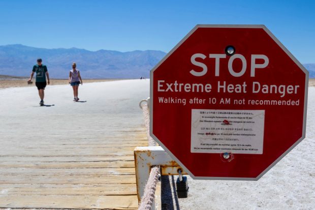 САД: Долина смрти мами посетиоце упркос температурама од преко 50 степени (ФОТО)