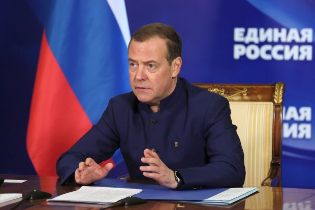 Медведев: Кијев не преузмима тела погинулих војника, неће да призна да их има 6.000
