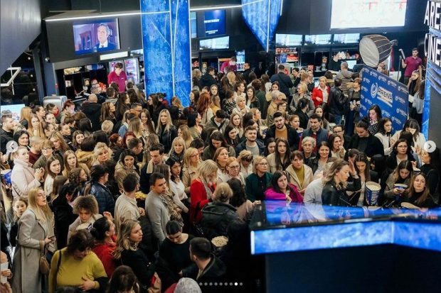 Више од 600 људи синоћ у Новом Саду погледало премијеру филма “Јорговани”: Препуна биоскопска сала поздравила познату глумачку екипу