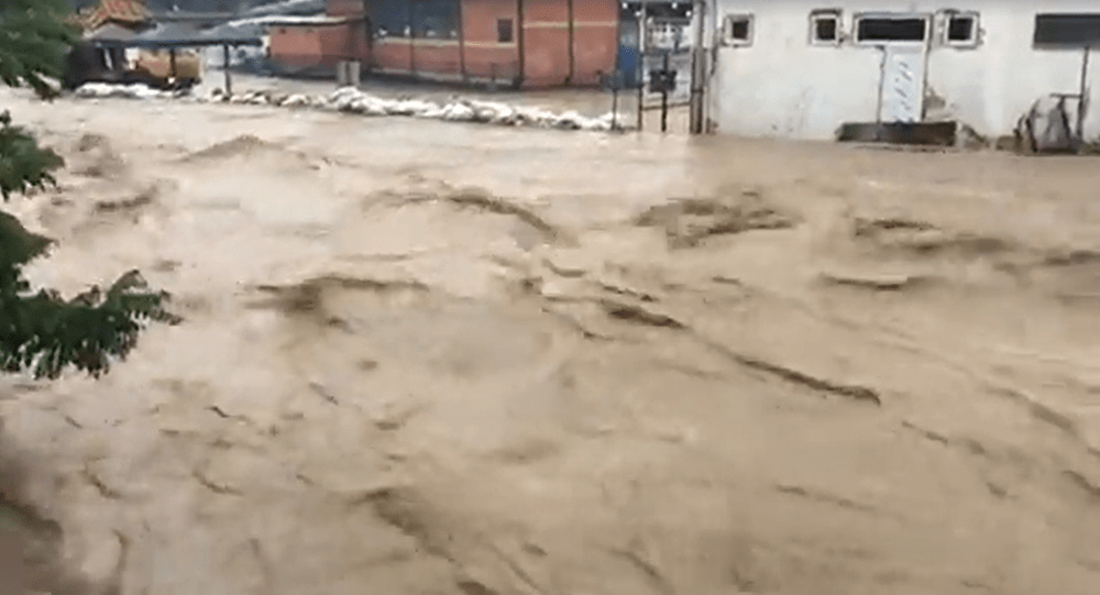 Поплављено 700 кућа, ситуација алармантна, горе него 2014. (видео)