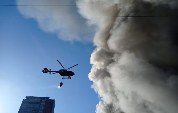 Пожар у Кинеском тржном центру гаси 76 ватрогасаца са 25 возила