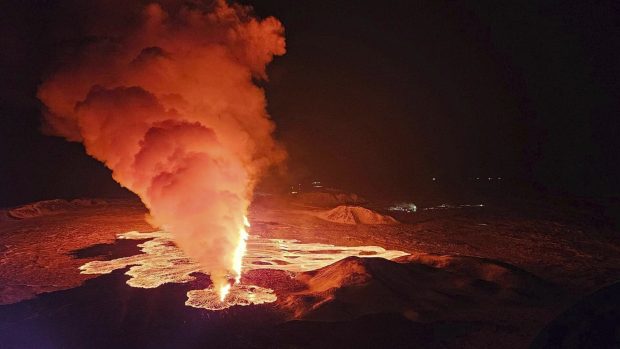 Нова ерупција вулкана на Исланду, избацује лаву и до 80 метара висине