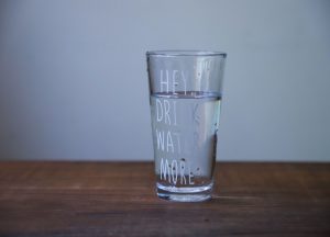 9 знакова да не пијете довољно воде